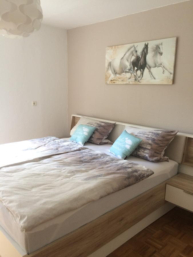 Ferienwohnung Im Grünen Illschwang Exterior foto